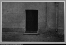 Stawiski, drzwi kościoła