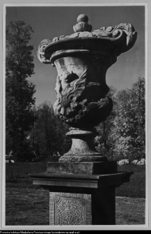 Białystok, Ogrody Branickich, wazon parkowy