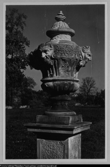 Białystok, Ogrody Branickich, wazon parkowy