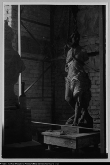 Białystok, Pałac Branickich, Flora - rzeźba w czasie rekonstrukcji