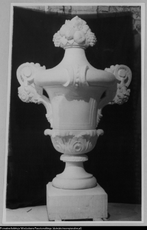 Białystok, Pałac Branickich, model gipsowy wazonu na elewacji frontowej