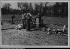 Białystok, Ogrody Branickich, wazon parkowy w czasie rekonstrukcji