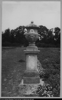 Białystok, Ogrody Branickich, wazon parkowy