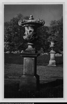 Białystok, Ogrody Branickich, wazon parkowy