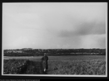 Osowa, w drodze ze wsi do cmentarzyska kurhanowego