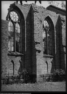 Jał&oacute;wka, kości&oacute;ł z 1905 r., od 1944 w ruinie