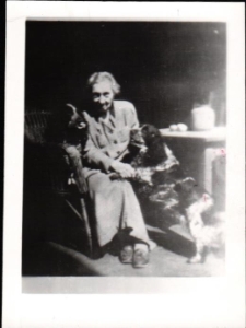 Janina Bem w domu w Sokolnikach