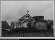 Mała Huta, brama folwarczna