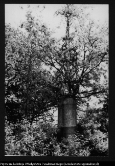 Płonka Kościelna, krzyż żeliwny kuty