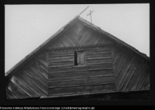 Płonka Kościelna, szczyt chaty nr 43