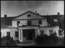 Mikicin, dw&oacute;r