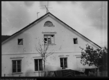 Mikicin, dw&oacute;r