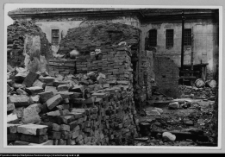 Supraśl, wnętrze cerkwi pobazyliańskiej w czasie odgruzowywania