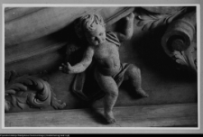 Supraśl, Pałac Opat&oacute;w - amorek podtrzymujący ramę obrazu