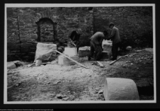 Szydł&oacute;w, obr&oacute;bka kamieni do kościoła farnego