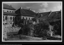 Supraśl, Pałac Opat&oacute;w w czasie odgruzowywania