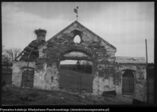 Mała Huta, brama folwarczna