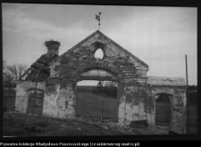 Mała Huta, brama folwarczna