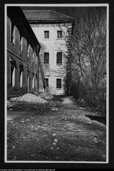 Supraśl, Pałac Opat&oacute;w