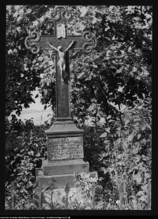 Drozdowo, krzyż nagrobny