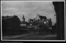 Warszawa, widok na Katedrę i budynki Starego Miasta z ul. Senatorskiej