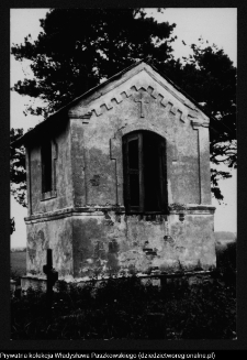 Niedźwiadna, kaplica grobowa Obryckich na cmentarzu