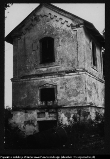 Niedźwiadna, kaplica grobowa Obryckich na cmentarzu