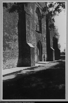 Wąsosz, kości&oacute;ł parafialny, elewacja frontowa