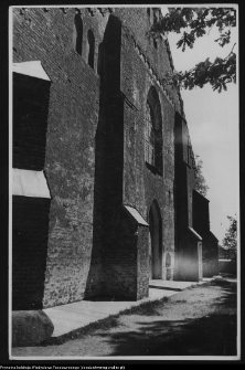 Wąsosz, kości&oacute;ł parafialny, elewacja frontowa