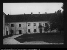 Stawiski, budynek poklasztorny