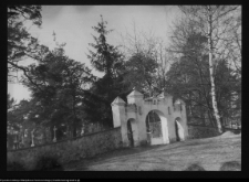 Turośl, brama cmentarna