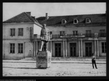 Wysokie Mazowieckie, Pomnik Bronisława Wesołowskiego autorstwa Stanisława Wakulińskiego