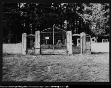 Bohoniki, brama cmentarna