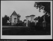 Ciechanowiec, brama kościelna