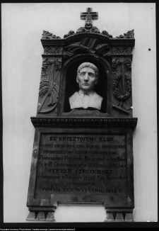 Ciechanowiec, kości&oacute;ł pw. Tr&oacute;jcy Przenajświętszej (epitafium ks. K. Kluka)