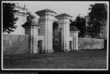 Ciechanowiec, brama kościelna