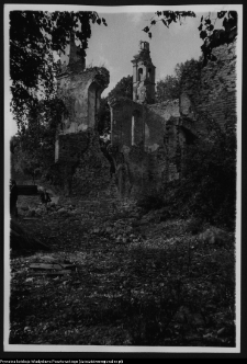 Mielnik, ruiny gotyckiego kościoła Świętej Tr&oacute;jcy