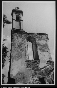 Mielnik, ruiny gotyckiego kościoła Świętej Tr&oacute;jcy