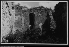 Mielnik, ruiny gotyckiego kościoła Świętej Tr&oacute;jcy