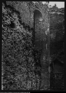 Mielnik, ruiny gotyckiego kościoła Świętej Tr&oacute;jcy