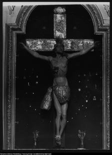 Szczuczyn, krucyfiks na ołtarzu bocznym