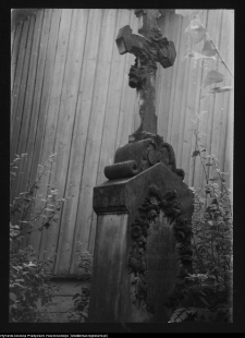 Nowa Wola, fragmnet nagrobka