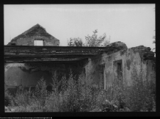 Zabłud&oacute;w, założenie dworsko-parkowe, ruiny dawnej oficyny