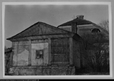 Ostrożany, dw&oacute;r
