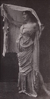 Jadwiga Mrozowska jako Psyche w sztuce &bdquo;Amor i Psyche&rdquo;