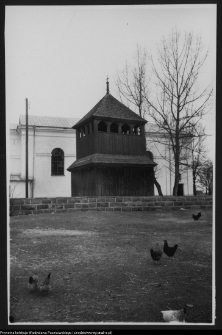 Dąbr&oacute;wka Kościelna, drewniana dzwonnica z 1786 r.