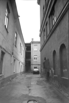 Litwa. Zaułek Wilna. Kolekcja fotografii dokumentalnej - Litwa. [Dokument ikonograficzny]