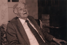 Ukraina. Drohobycz. Alfred Schreyer w swoim mieszkaniu. „Kolekcja fotografii dokumentalnej – Ukraina”. [Dokument ikonograficzny]