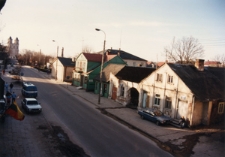 Sejny, ul. Piłsudskiego. Kolekcja fotografii dokumentalnej &ndash; Polska. Pogranicze polsko-litewskie. [Dokument ikonograficzny]