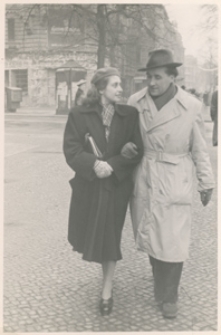 Człowiek Pogranicza 2006 - Bohdan Osadczuk z żoną w Berline. „Kolekcja fotografii dokumentalnej – Ukraina”. [Dokument ikonograficzny]